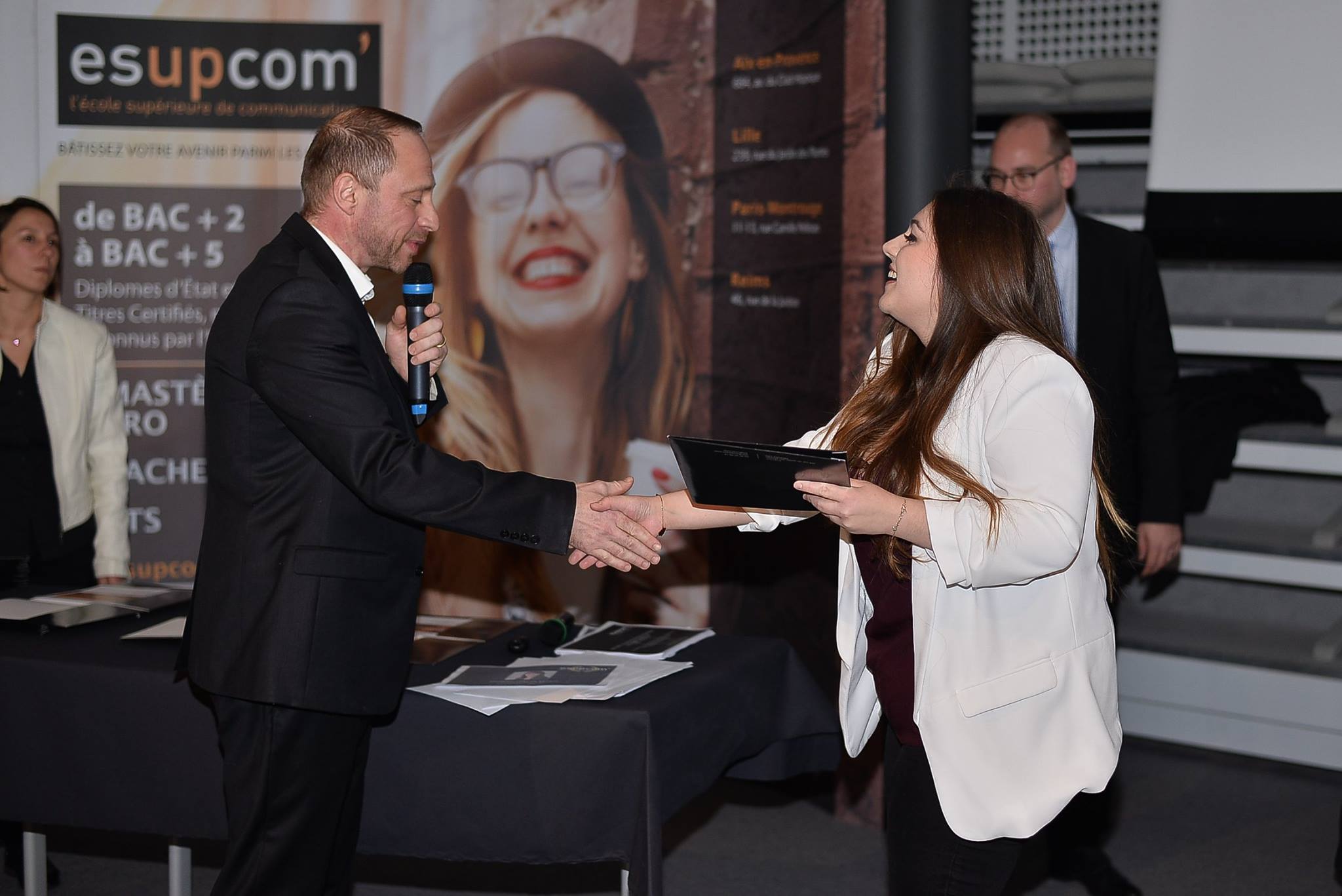 Remise de diplômes en fête à ESUPCOM Lille