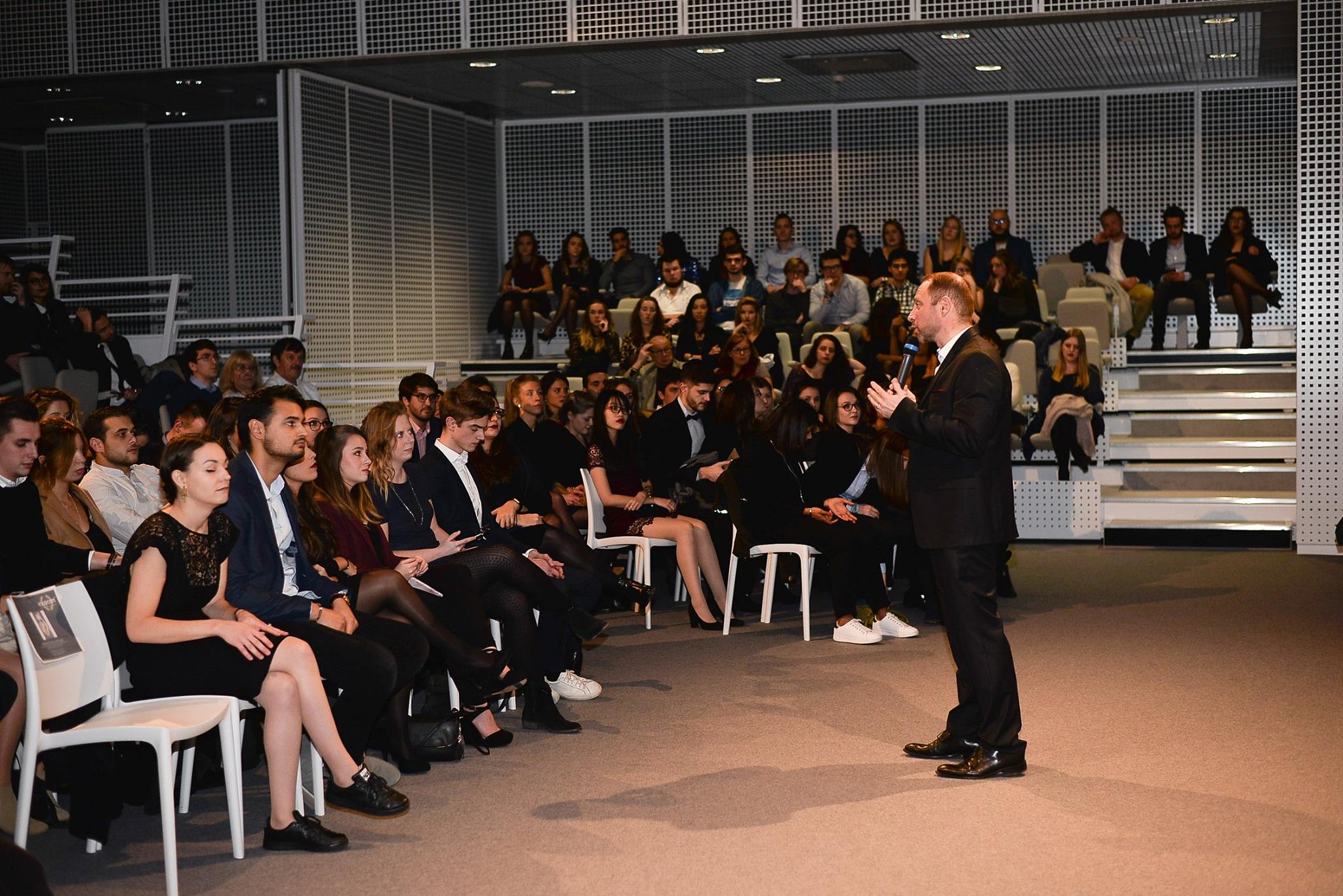 Remise de diplômes en fête à ESUPCOM Lille